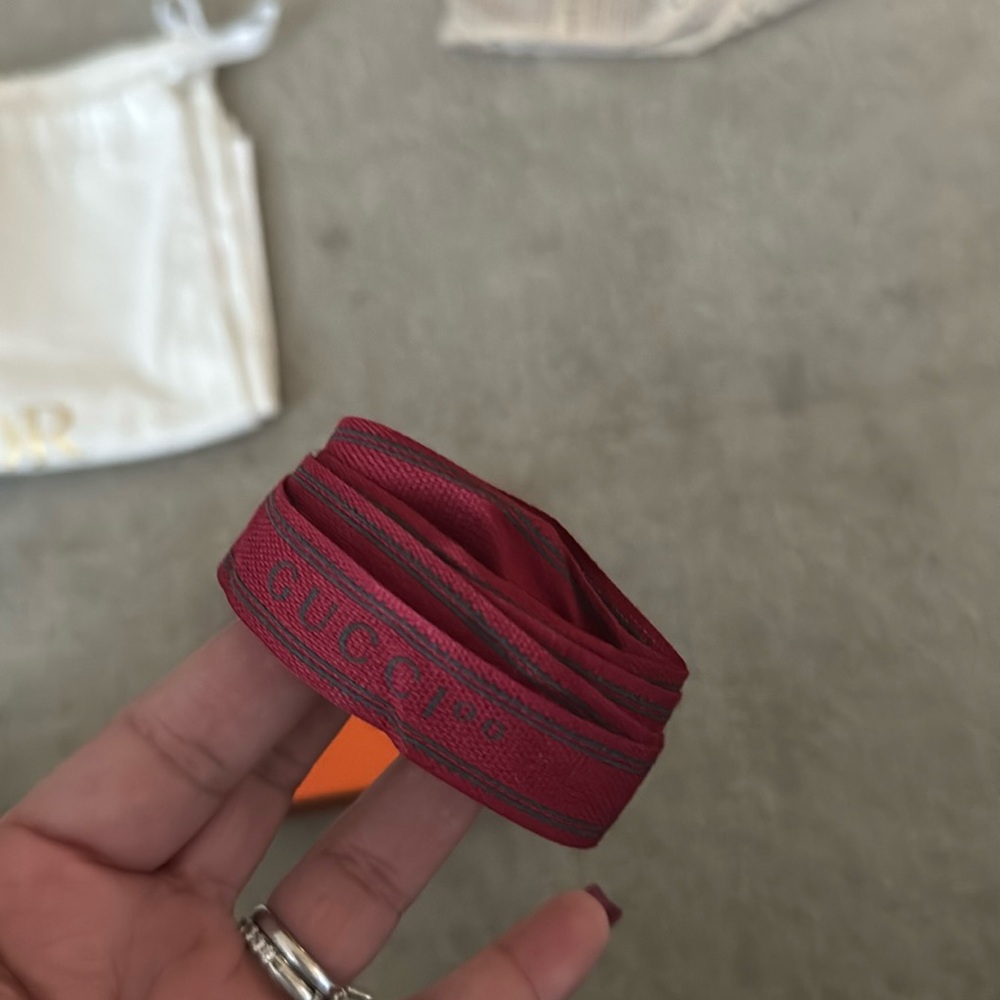 Maroon Gucci Ribbon.